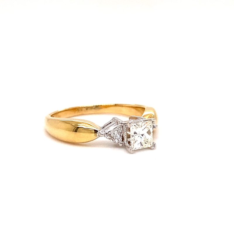 0.52ct PRINCESS CUT DIAMOND ENGAGEMENT RING - Image 2
