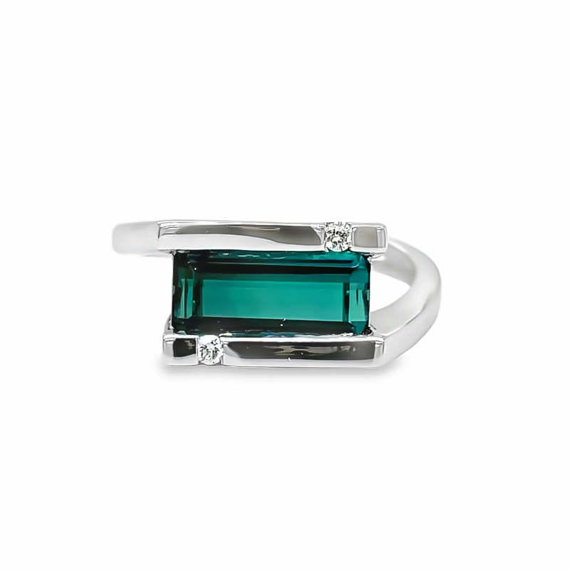 GREEN TOURMALINE & DIAMOND FASHION RING
