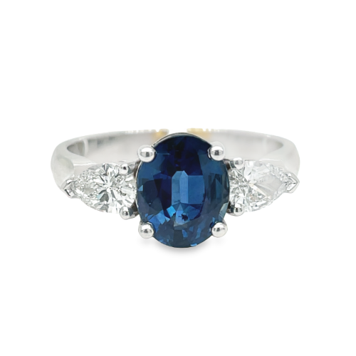 SAPPHIRE & DIAMOND FASHION RING