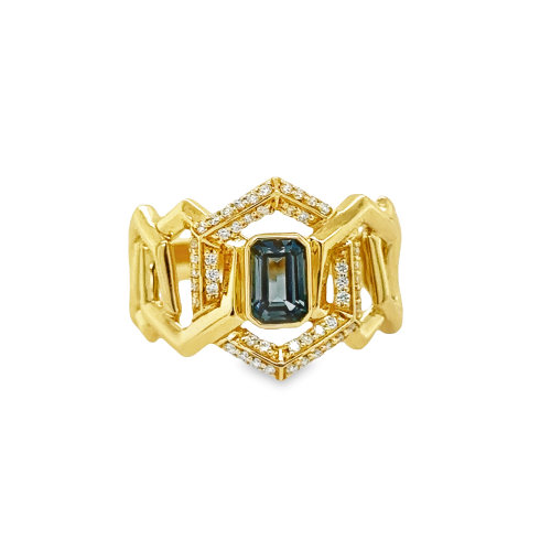 SAPPHIRE & DIAMOND FASHION RING