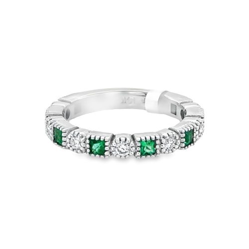 EMERALD & DIAMOND RING
