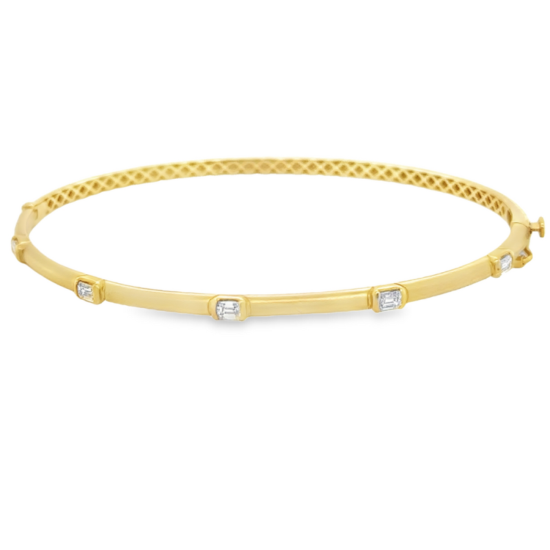 0.41ct TOTAL WEIGHT DIAMOND BANGLE BRACELET