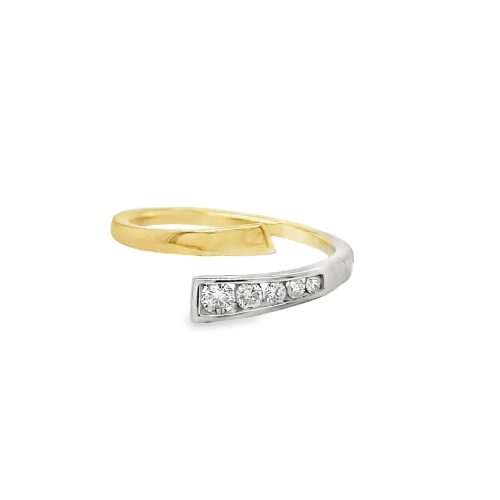 0.18ct TOTAL WEIGHT DIAMOND FASHION RING
