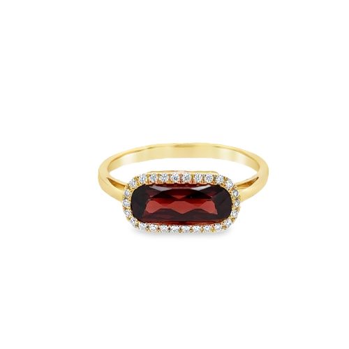 GARNET & DIAMOND RING